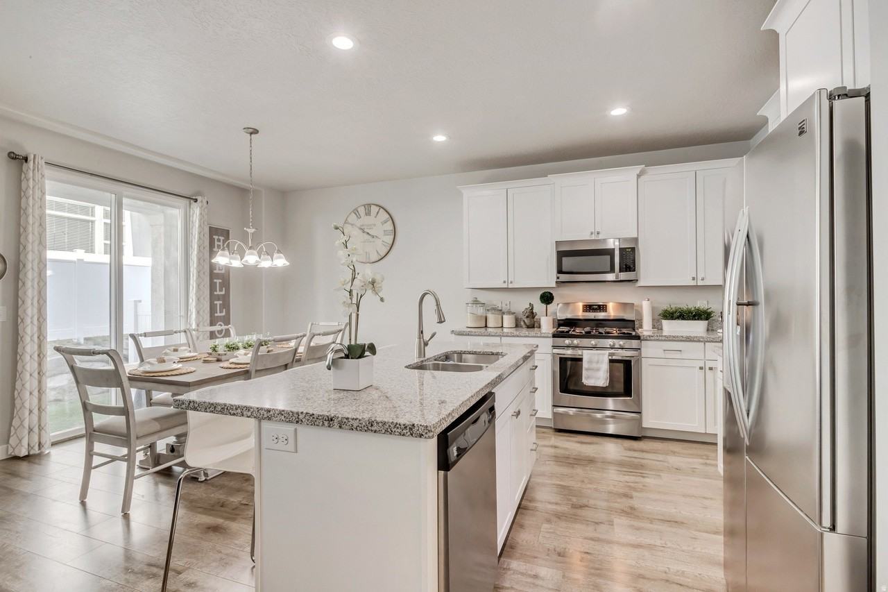 8136 S 5910 W - Photo 5 of 28