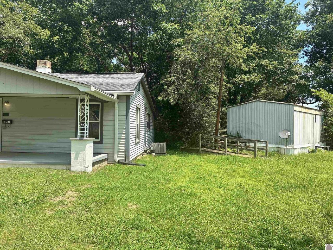 1207 Markham Ave - Photo 2 of 19