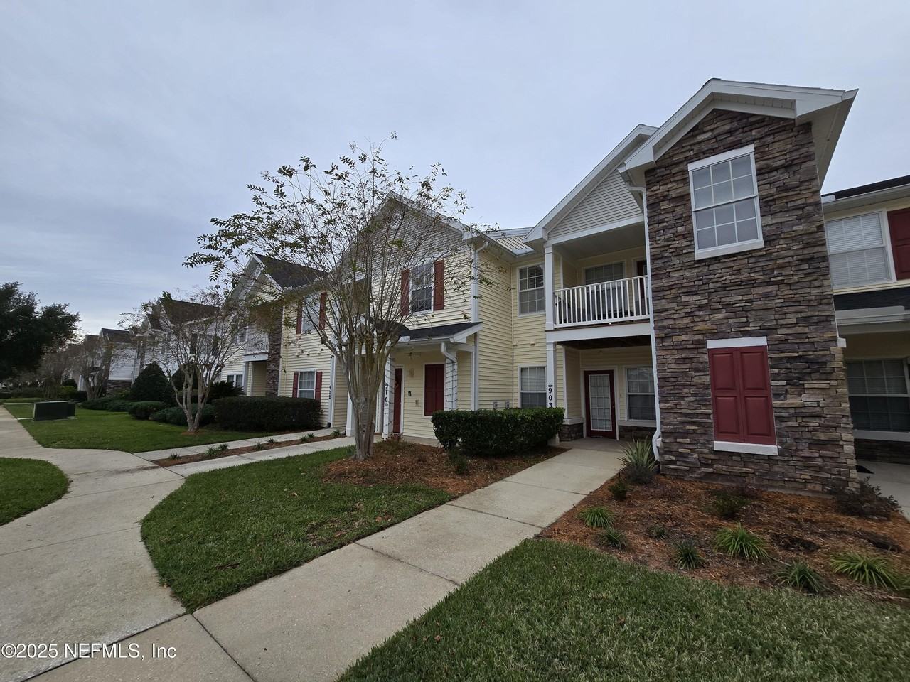 575 Oakleaf Plantation Pkwy - Photo 3 of 50