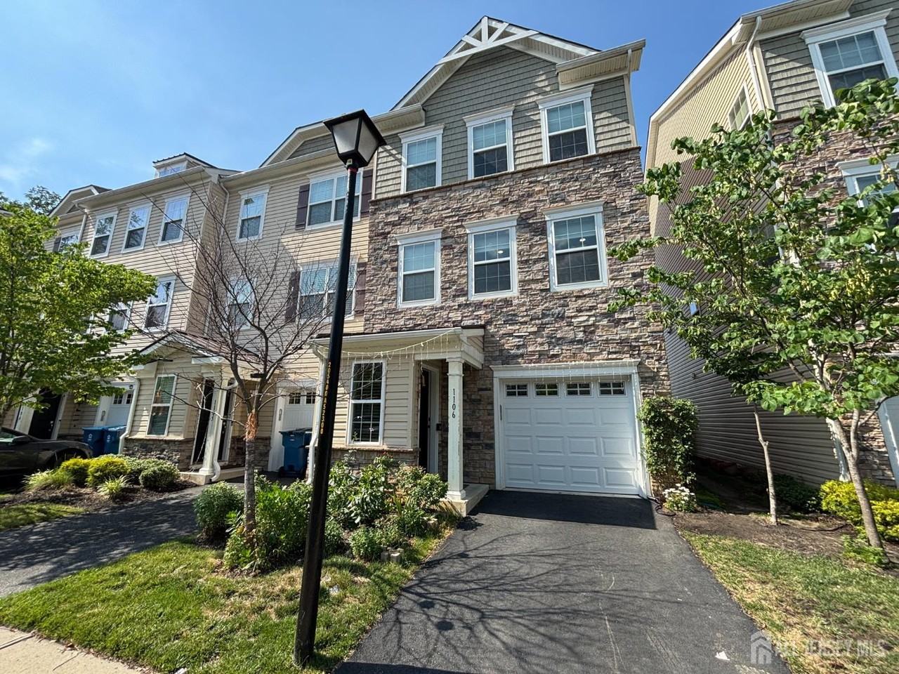 1106 Hights Farm Rd N