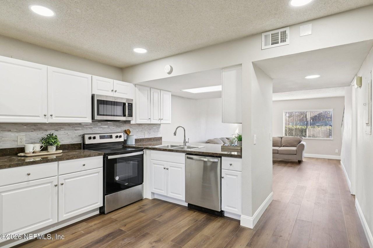 1262 The Grove Rd - Photo 2 of 50