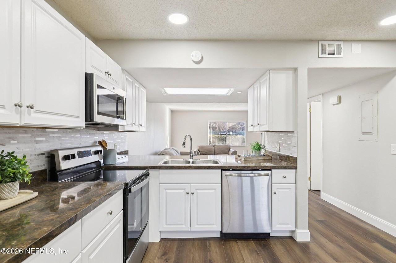 1262 The Grove Rd - Photo 6 of 50