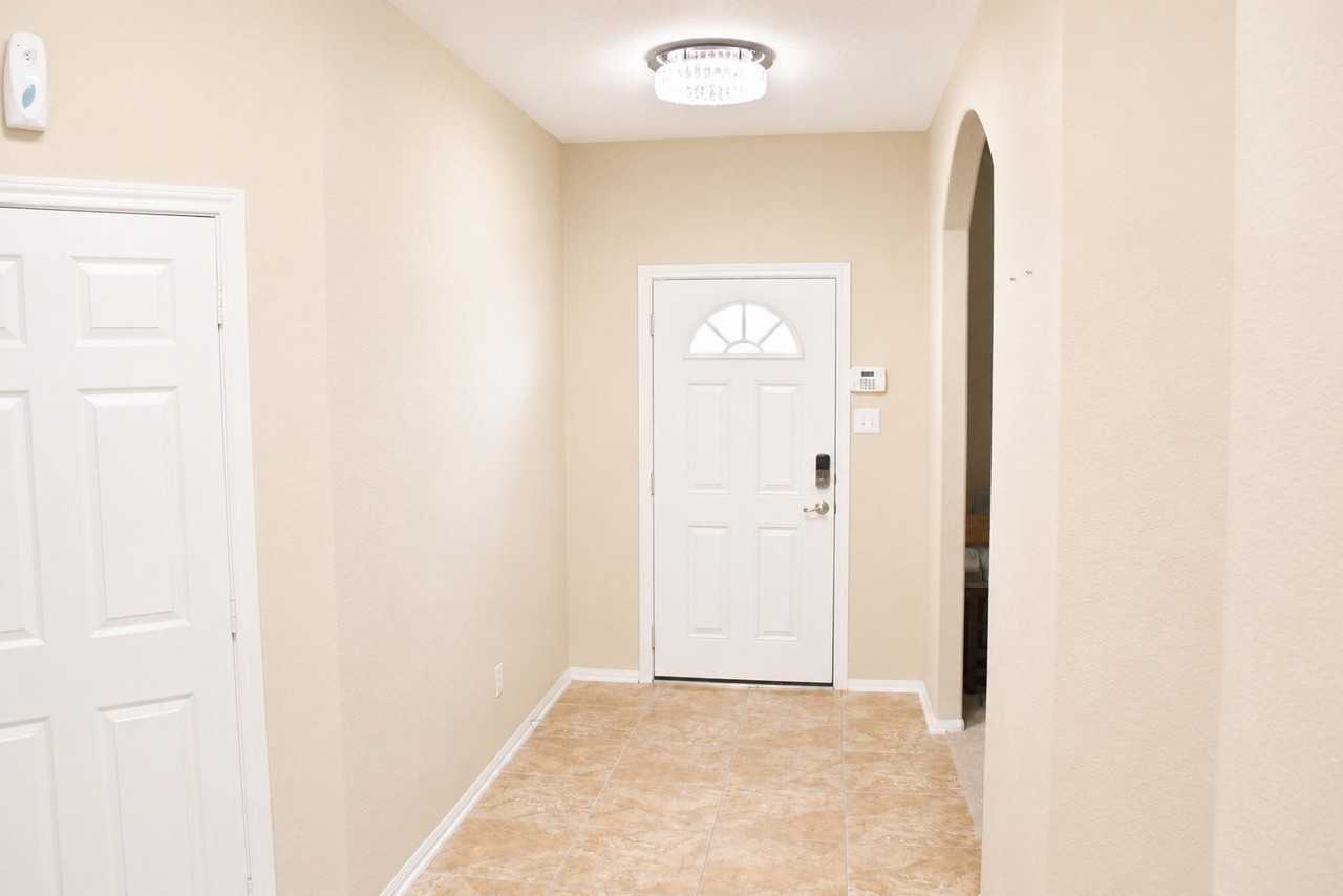 2814 Silver Bend Ln - Photo 7 of 29