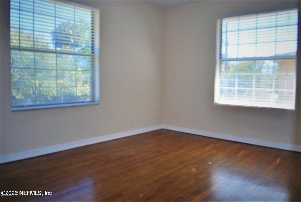 2931 Saint Johns Ave - Photo 3 of 6