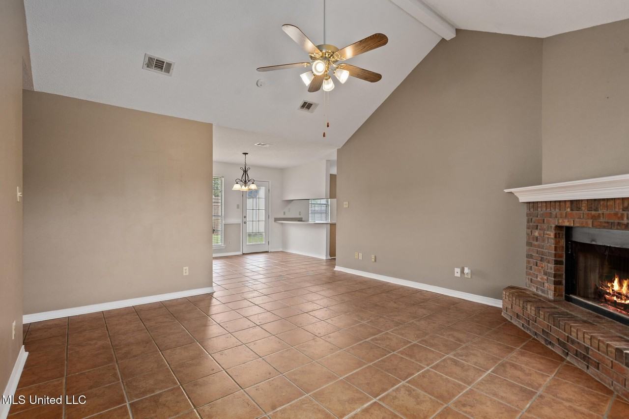 508 Woodward Dr - Photo 2 of 12