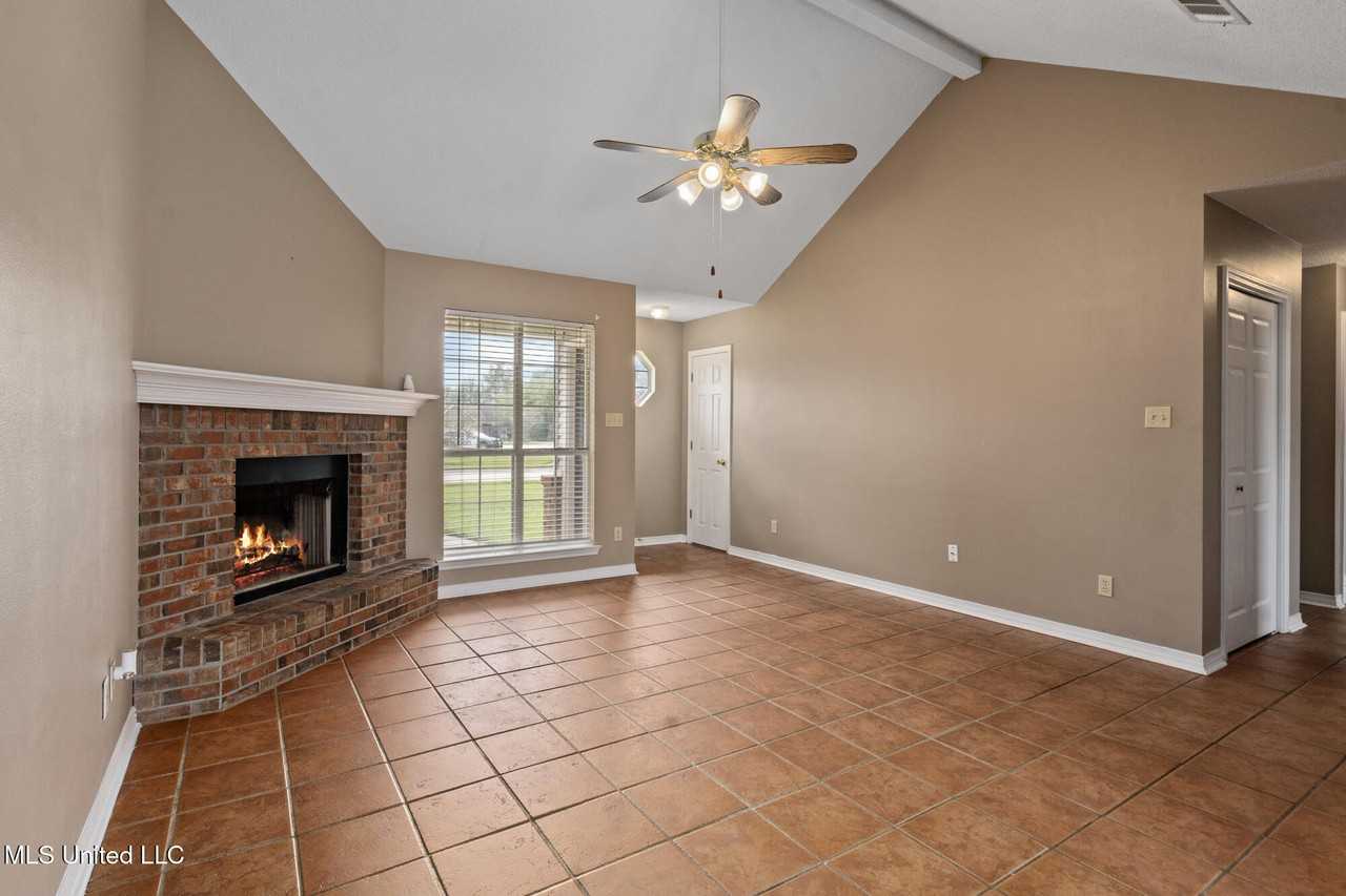 508 Woodward Dr - Photo 3 of 12