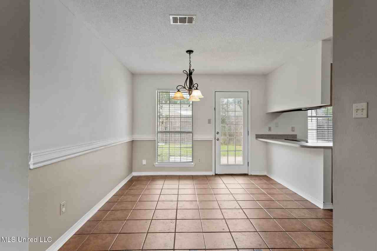 508 Woodward Dr - Photo 5 of 12