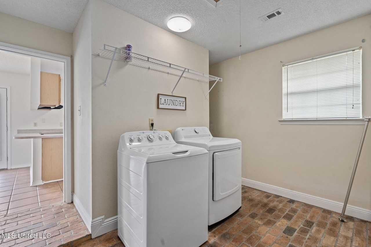 508 Woodward Dr - Photo 6 of 12
