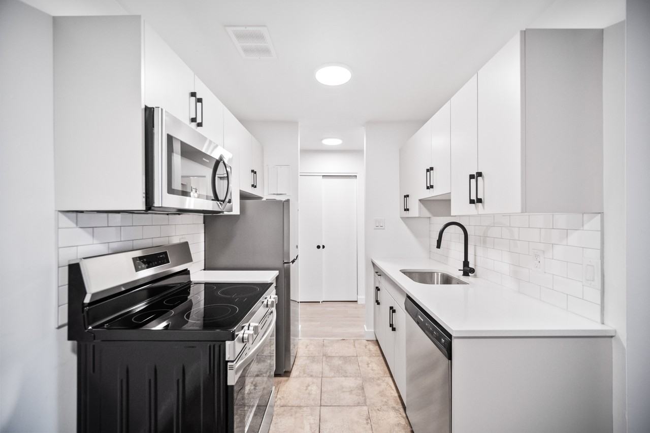 370 Talbot Avenue - Photo 5 of 18