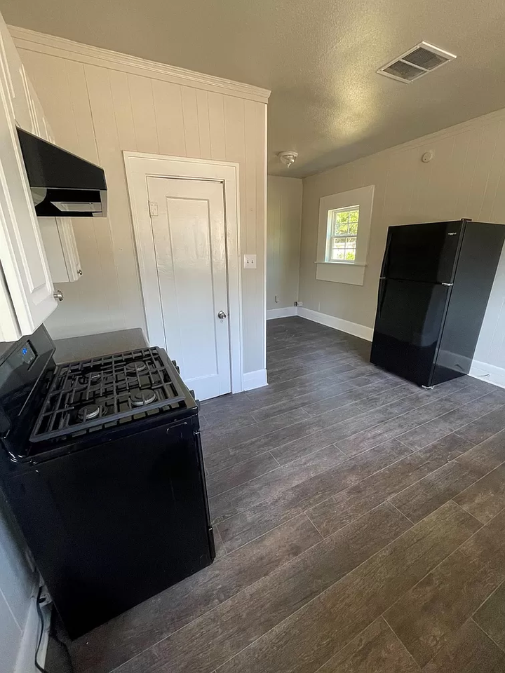1521 Pine Ave #1 - Photo 5 of 11