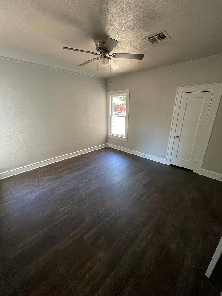 1521 Pine Ave #1 - Photo 6 of 11