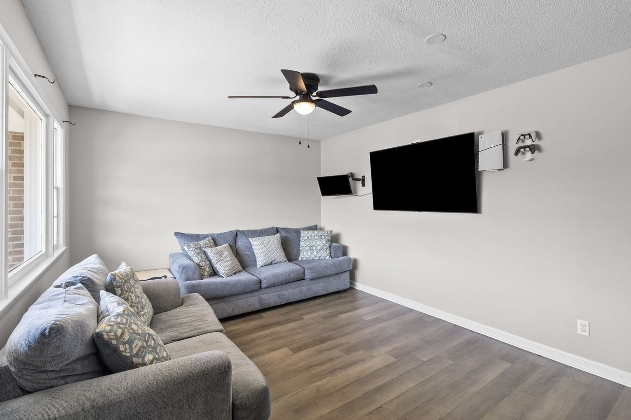 672 Walker St #AH - Photo 3 of 10