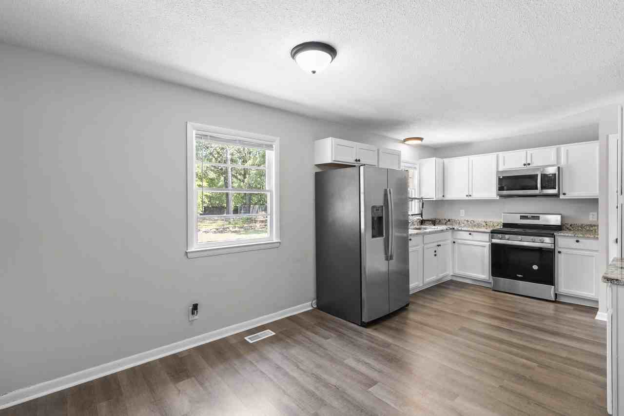 672 Walker St #AH - Photo 4 of 10