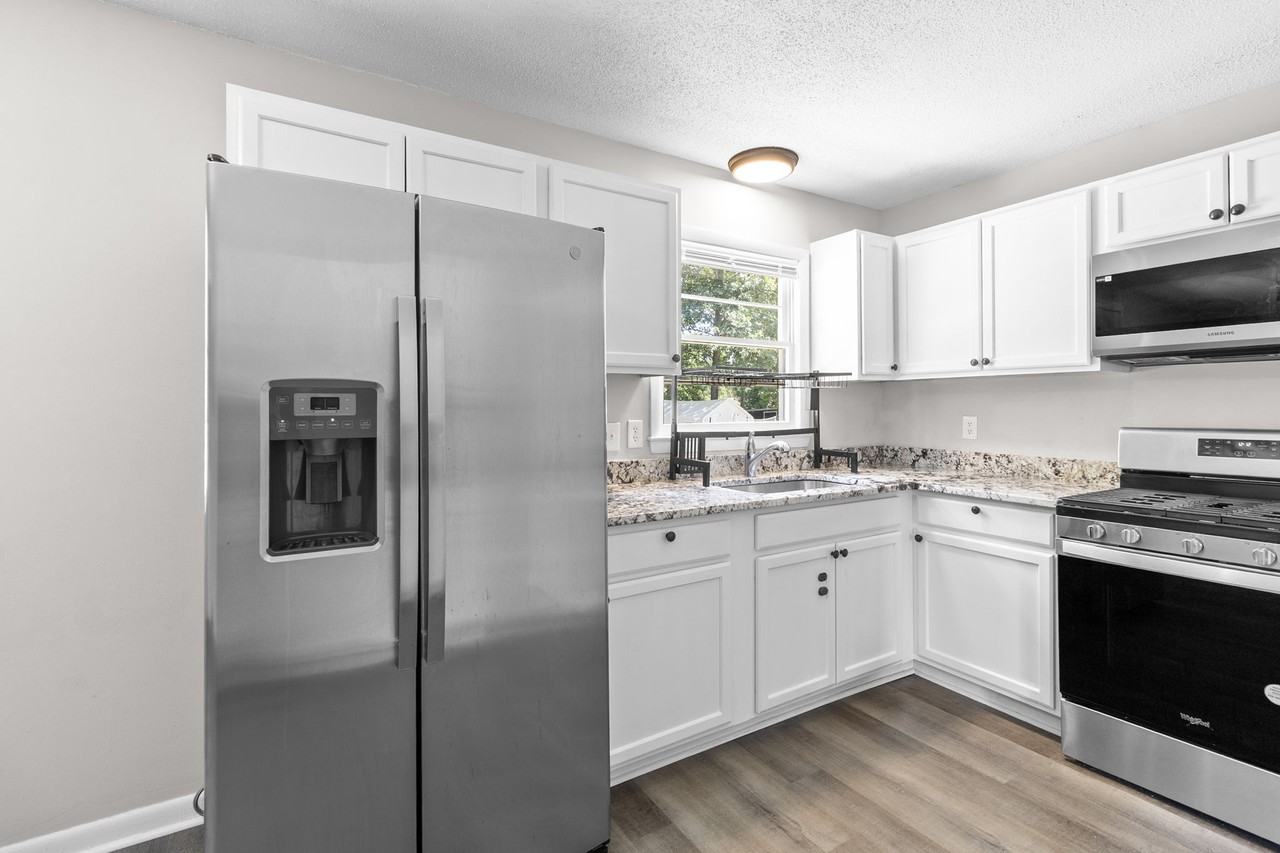 672 Walker St #AH - Photo 5 of 10