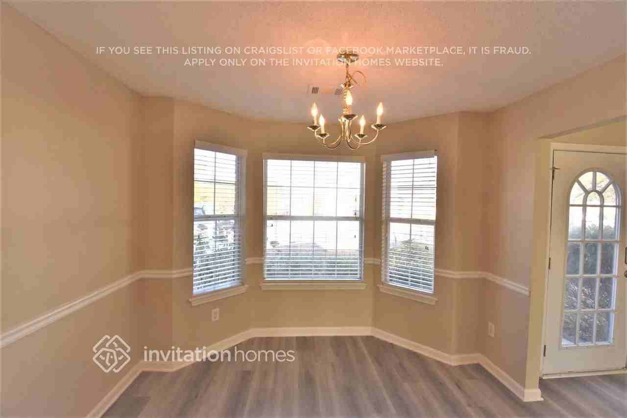 3563 Creekview Dr - Photo 2 of 14