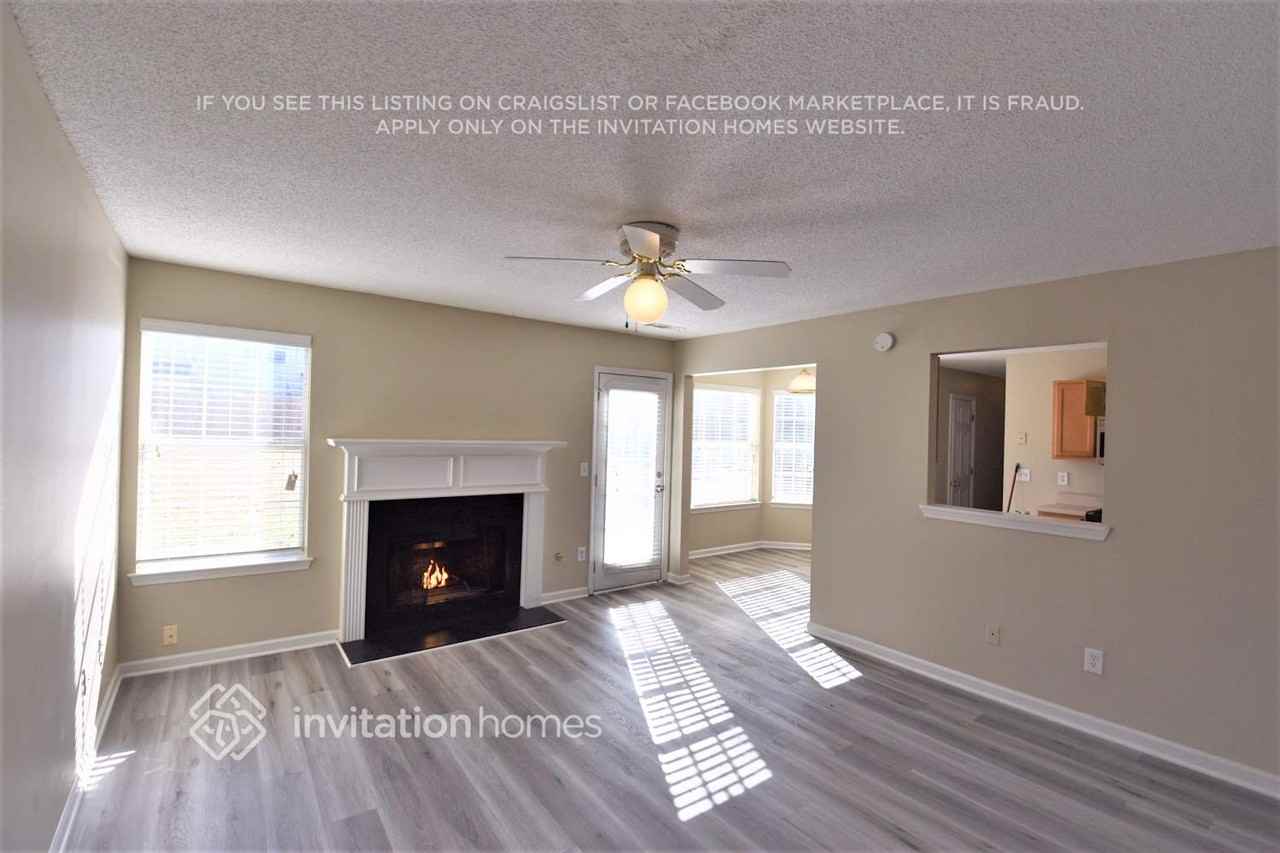 3563 Creekview Dr - Photo 3 of 14