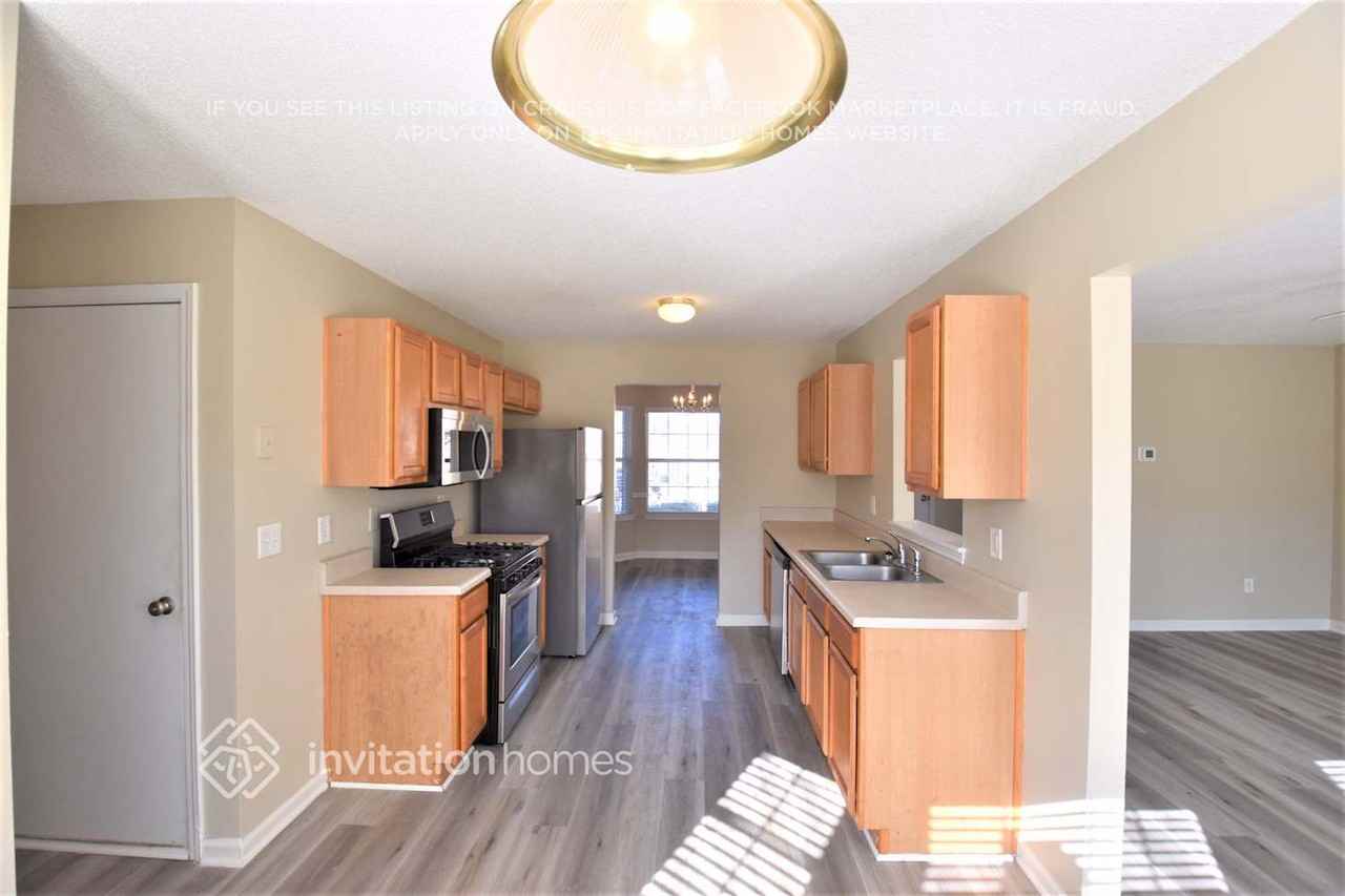 3563 Creekview Dr - Photo 5 of 14