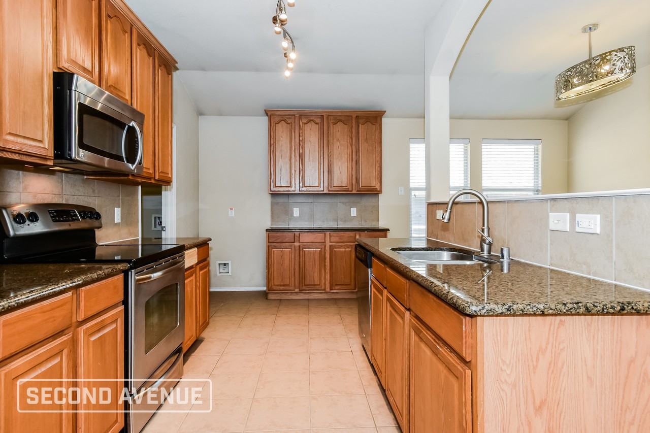 436 Grant Ln - Photo 4 of 28