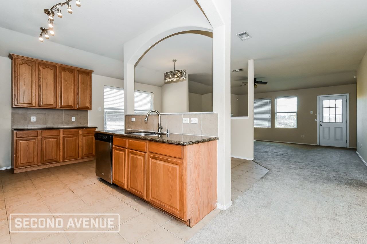 436 Grant Ln - Photo 6 of 28