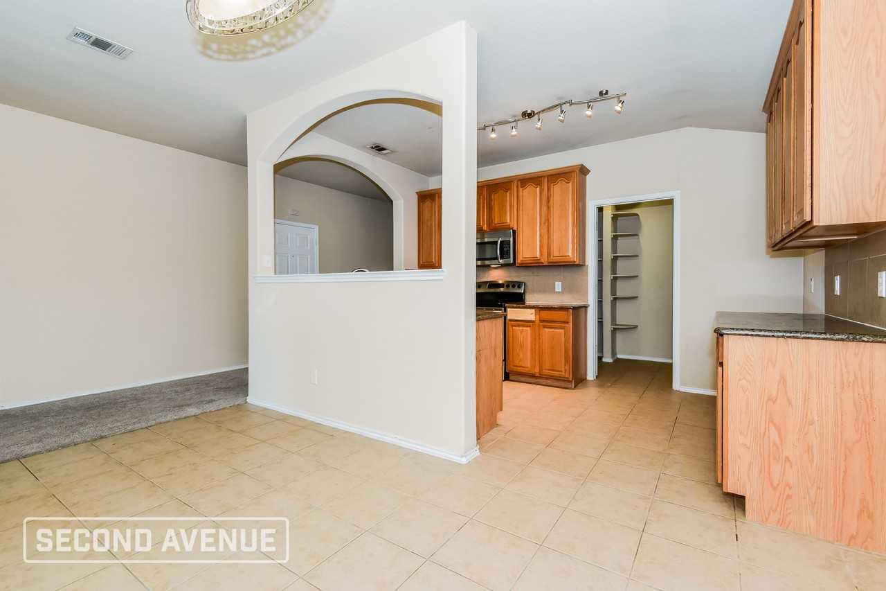 436 Grant Ln - Photo 7 of 28