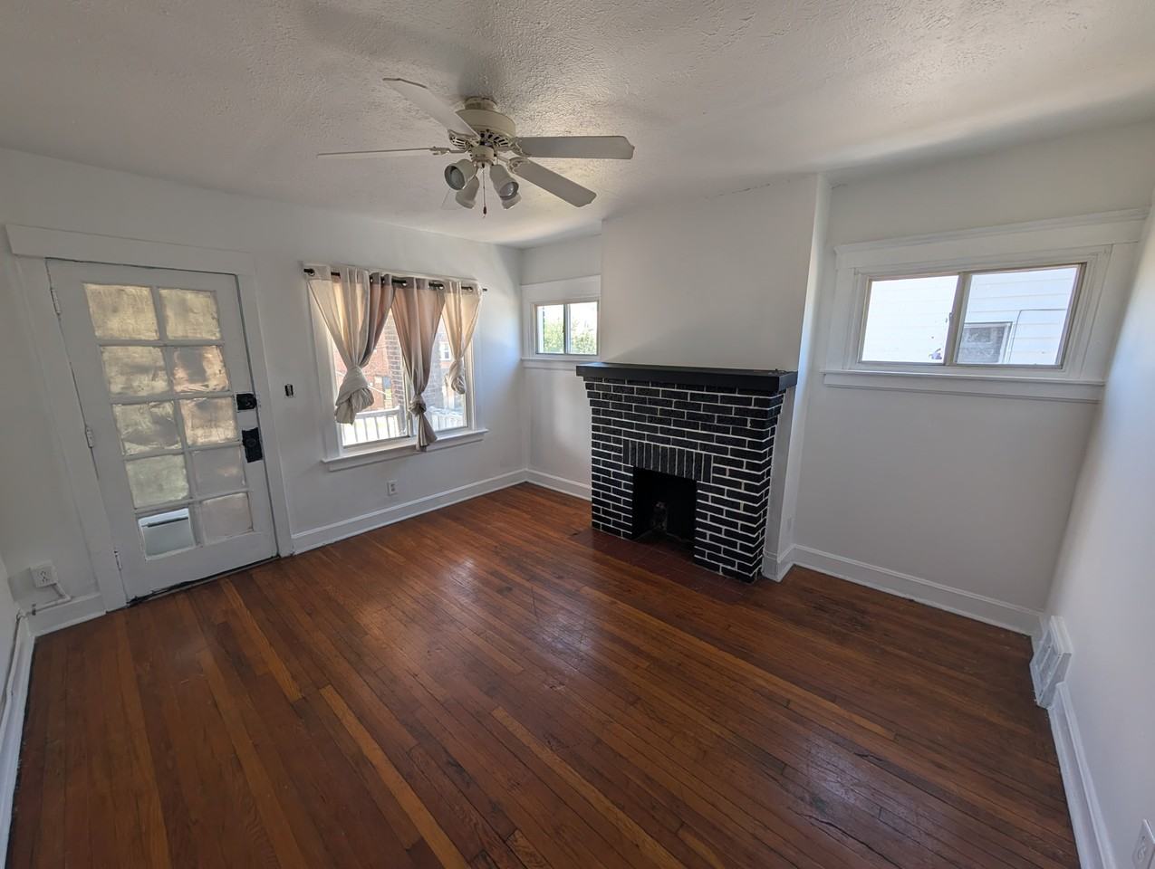 9302 Denison Ave #4 - Photo 4 of 10