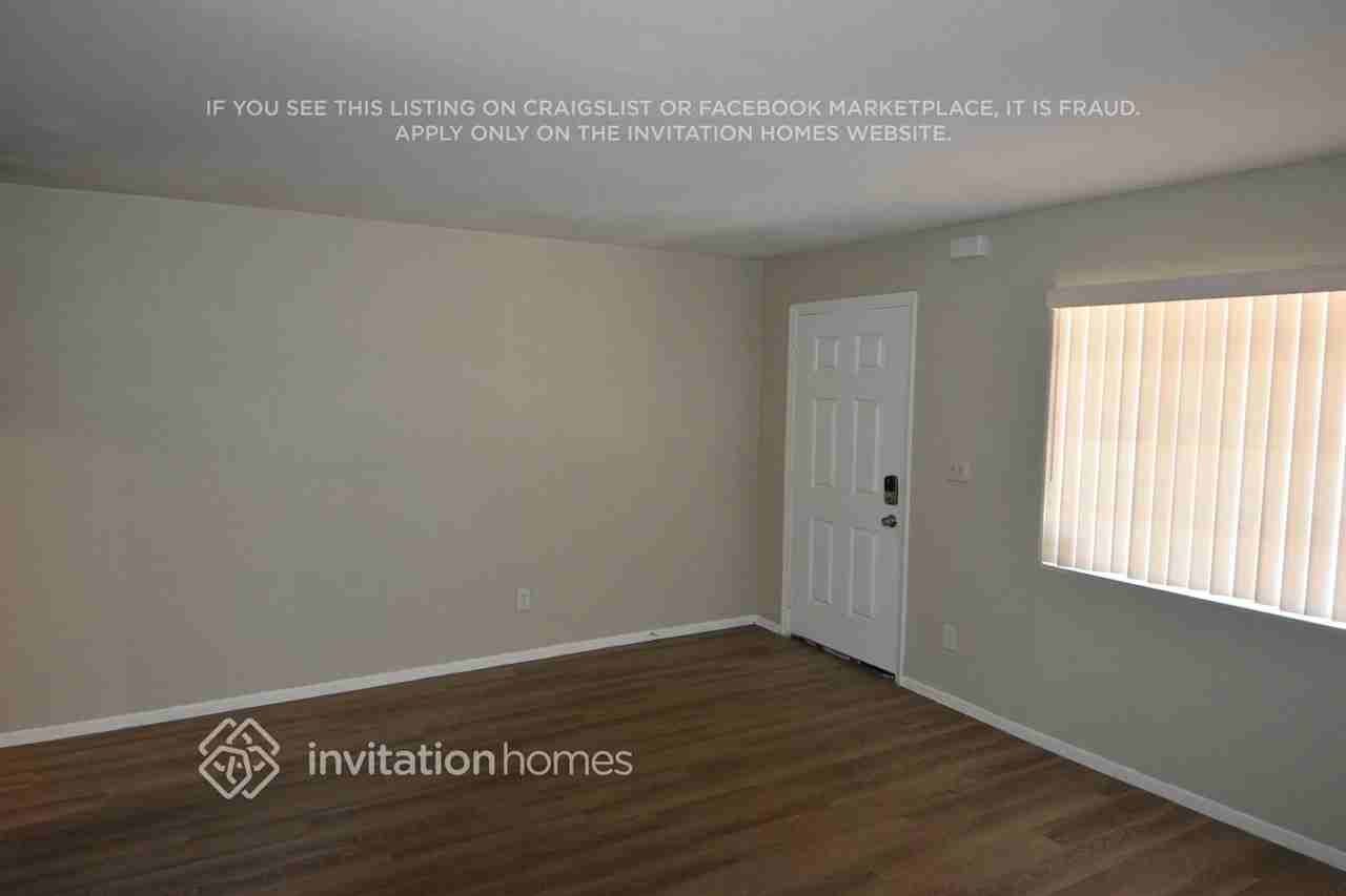 2307 W Freeway Ln - Photo 5 of 27
