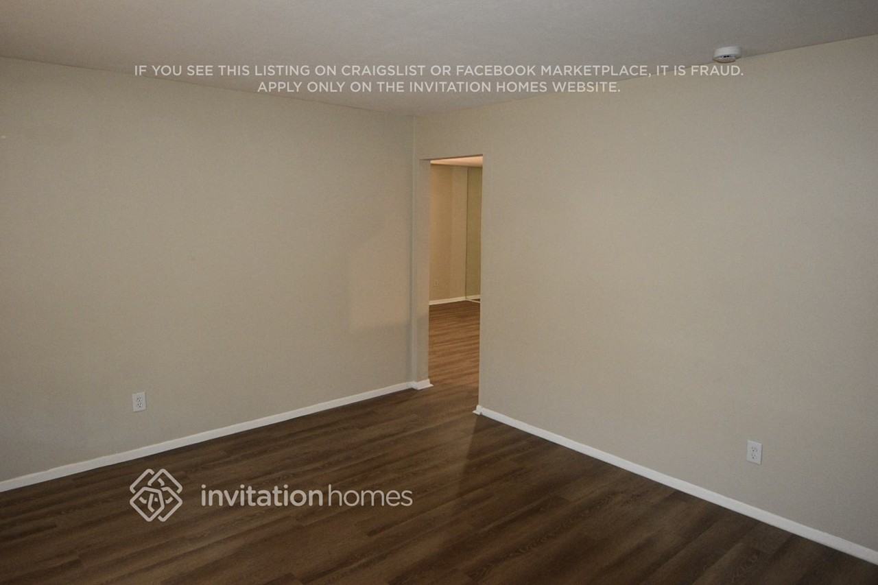 2307 W Freeway Ln - Photo 7 of 27