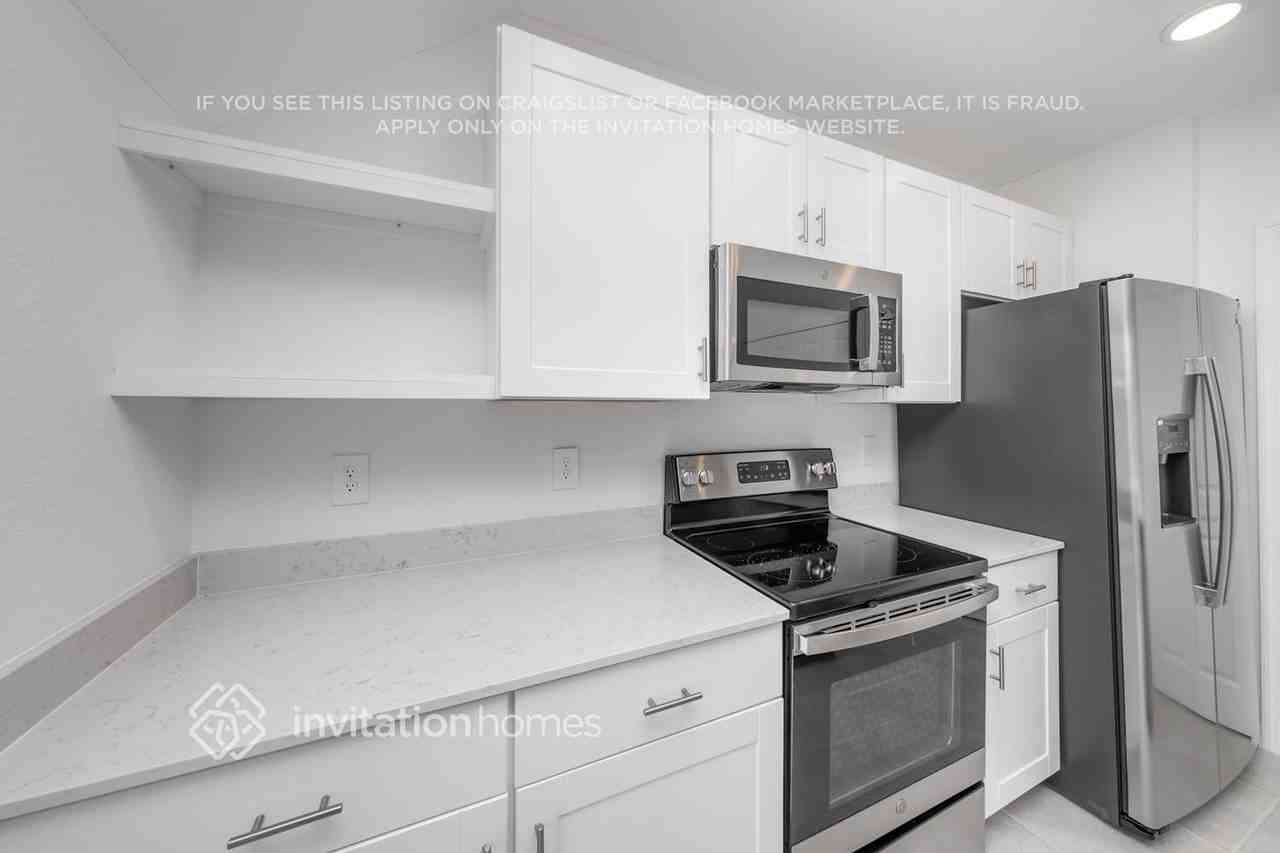 3136 Riverfield Rd - Photo 7 of 33