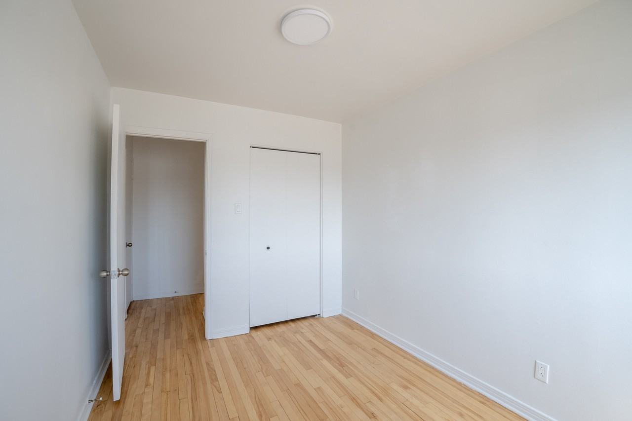 575 32e Avenue — photo 3