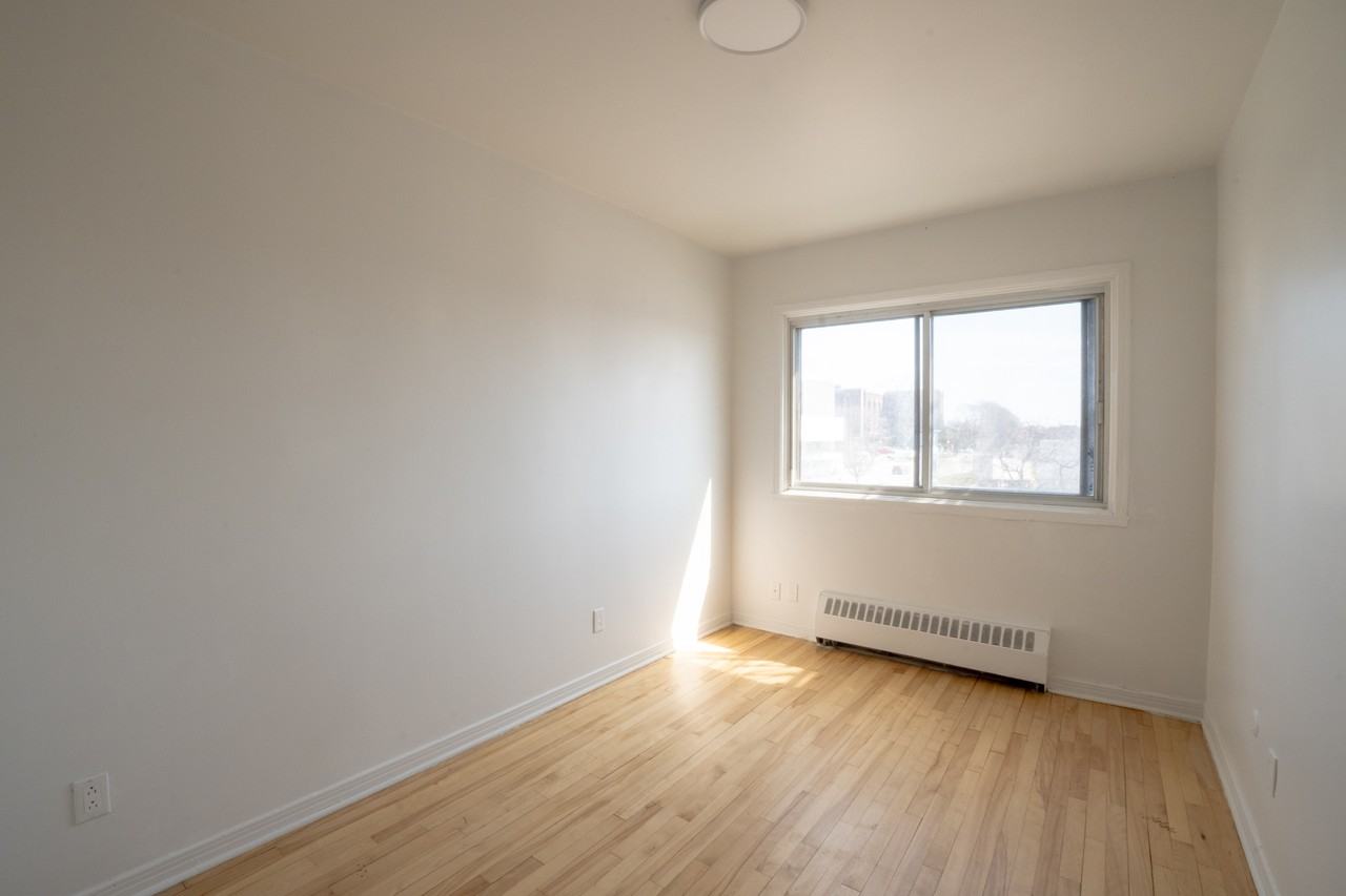 575 32e Avenue — photo 3