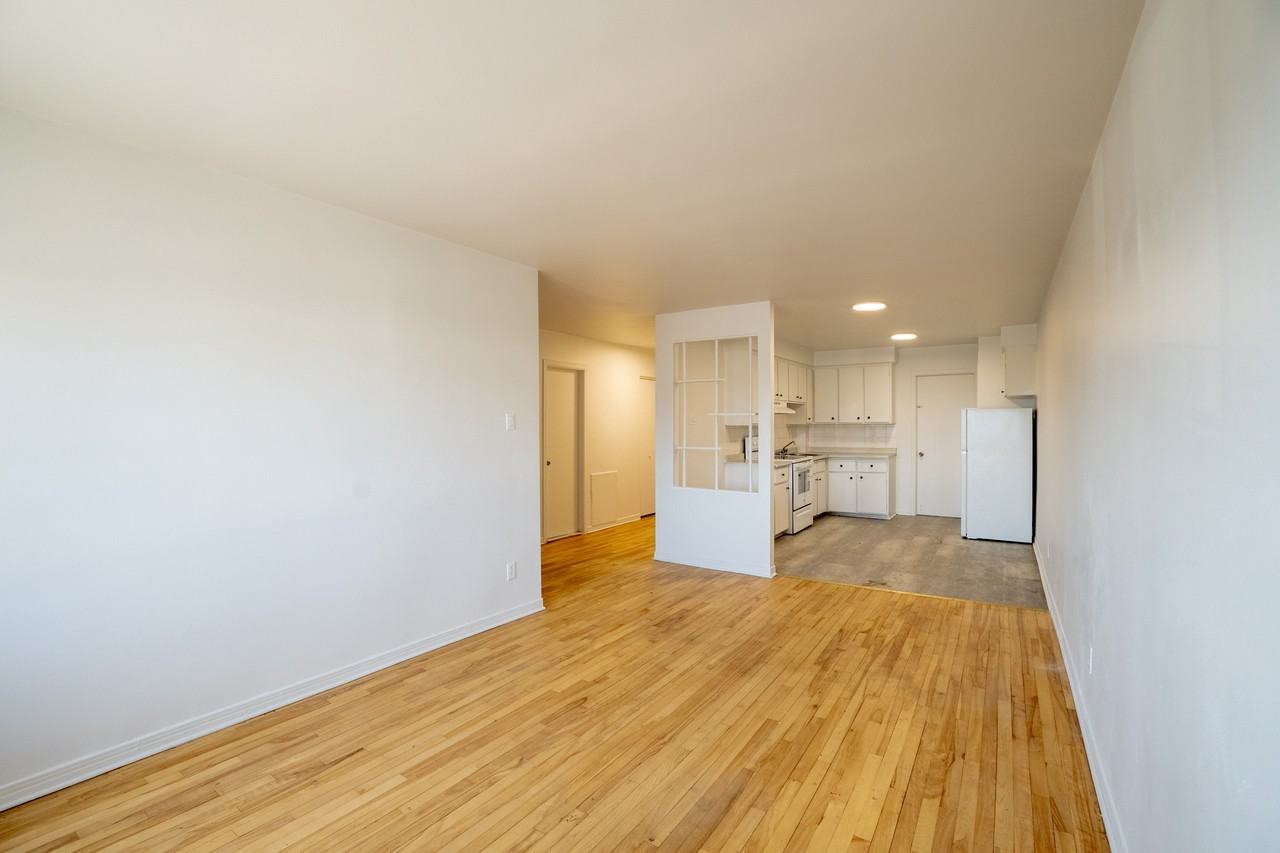 575 32e Avenue — photo 2