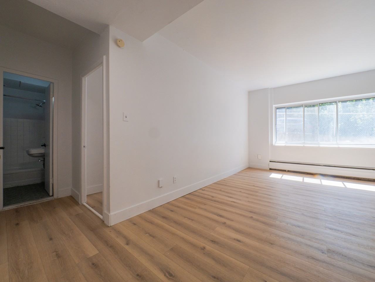 6510 Av Wilderton — photo 1