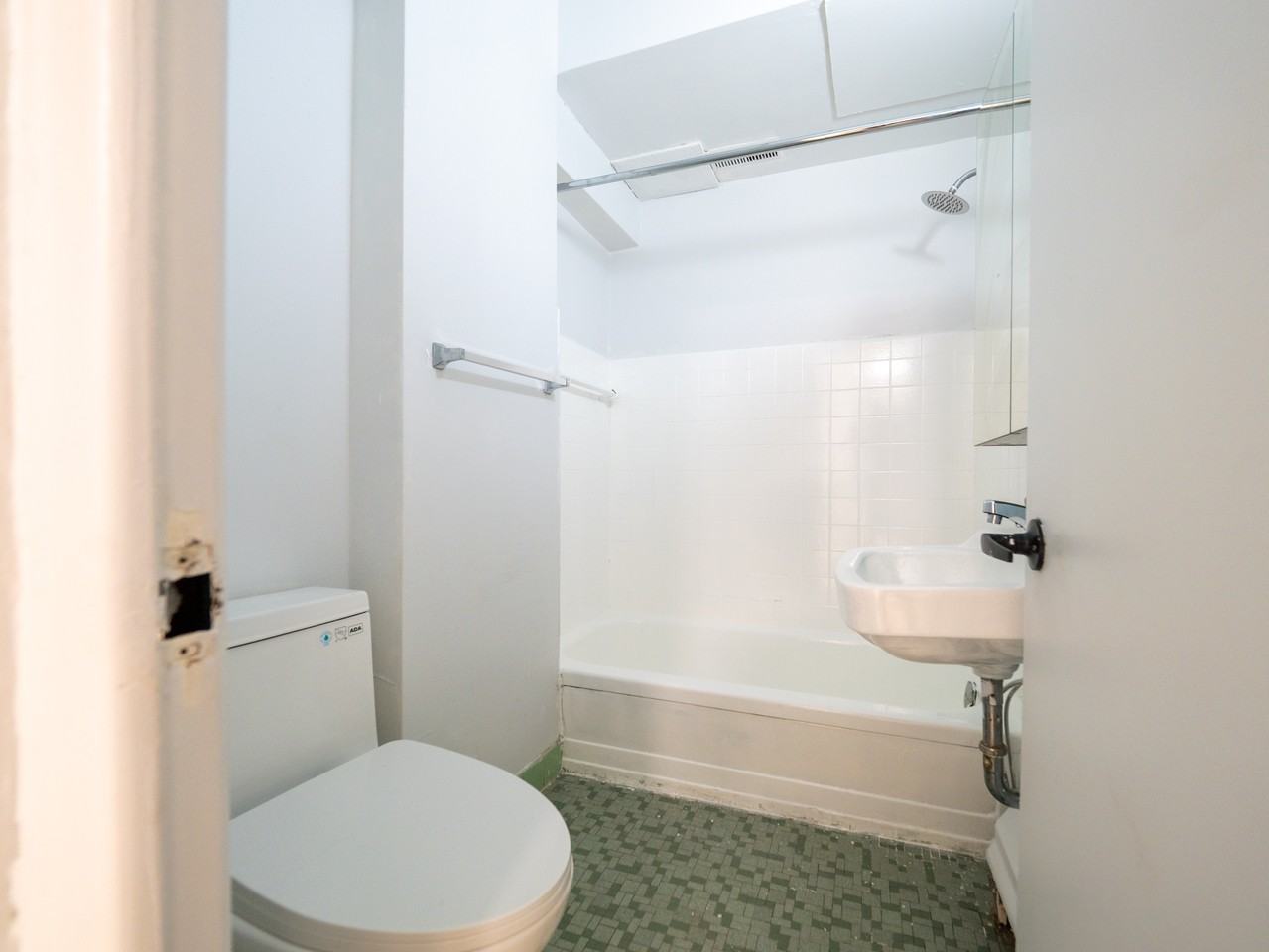 6510 Av Wilderton — photo 3