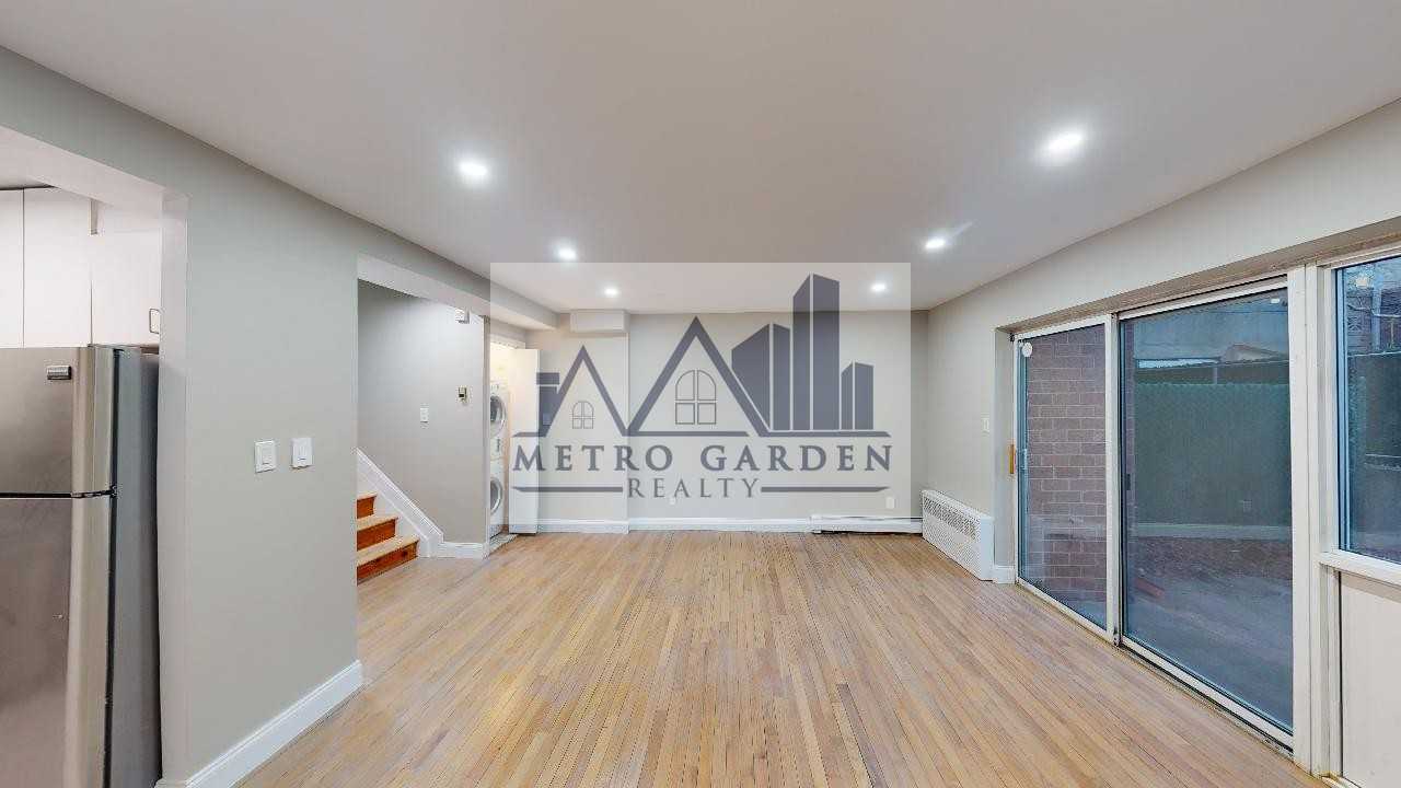 67-39 Clyde Street #A - Photo 4 of 28