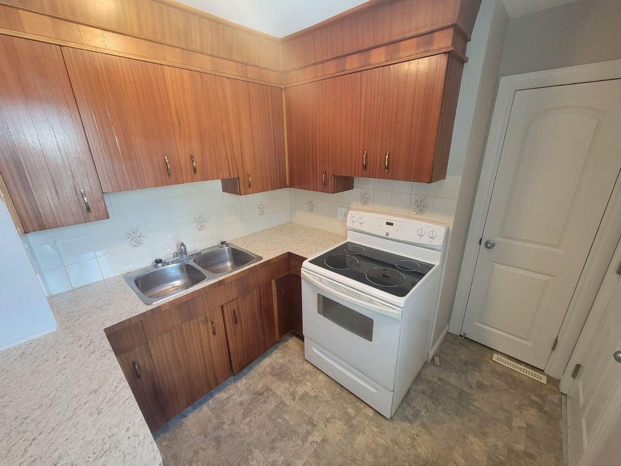 9648 153 Street NW - Photo 2 of 24