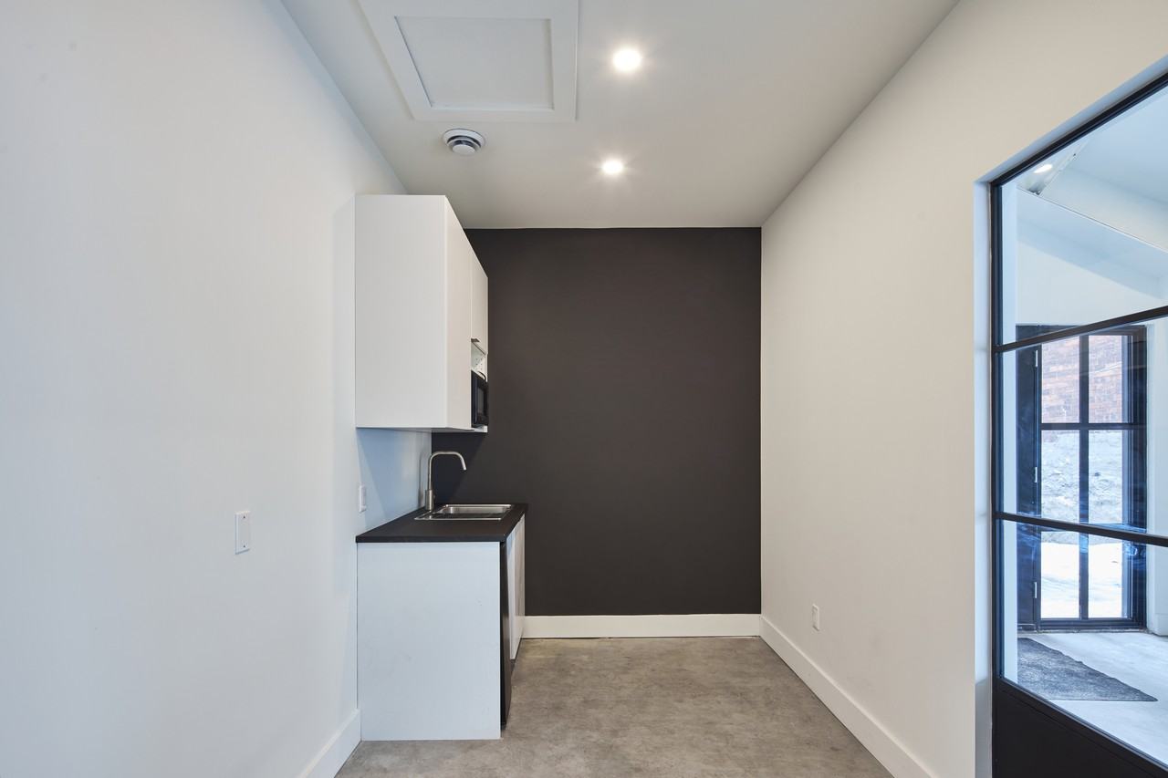 329 Catherine Street - Photo 3 of 11