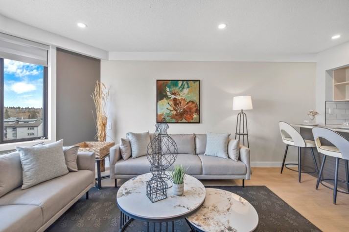 4311 49 Ave - Photo 3 of 10