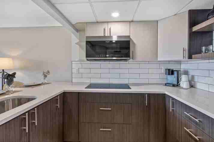 4311 49 Ave - Photo 4 of 10