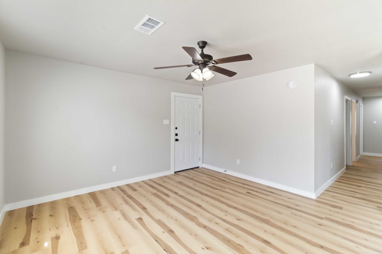 701 Balcones Dr #E - Photo 7 of 27