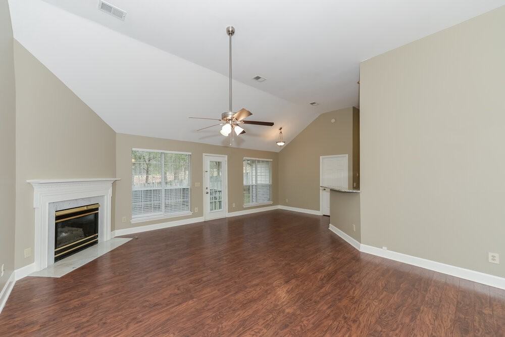 1009 Nighthawk Ln - Photo 4 of 17
