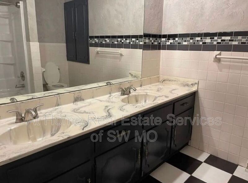 2546 S Mccann Ave - Photo 7 of 10
