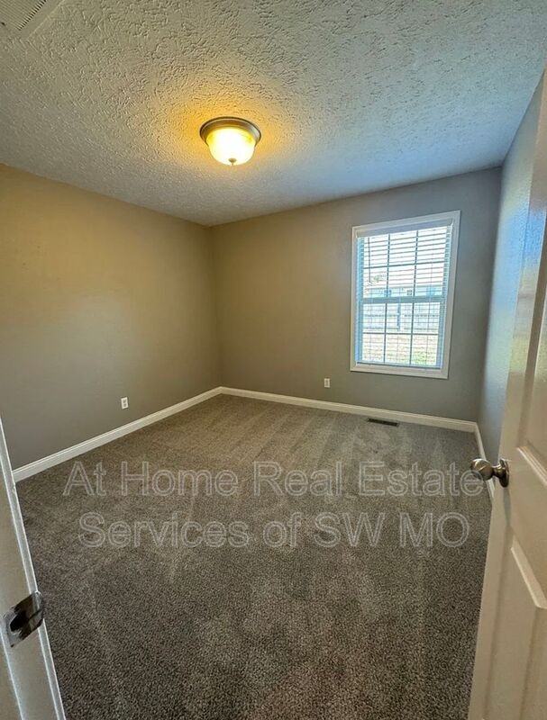 1132 S Ventura Ave - Photo 4 of 7