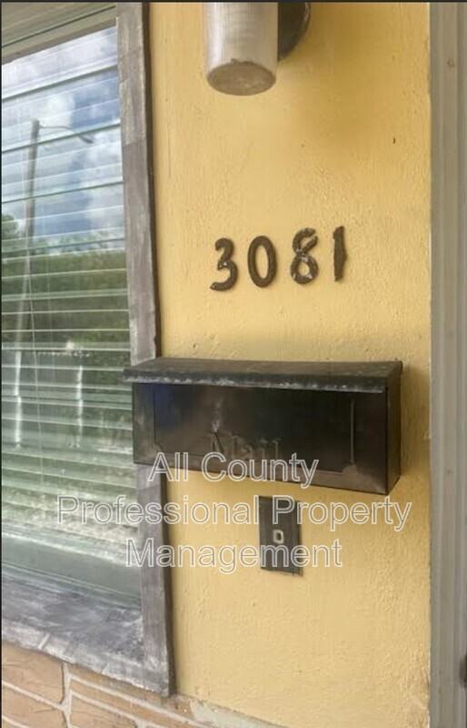 3081 Virginia St - Photo 2 of 11