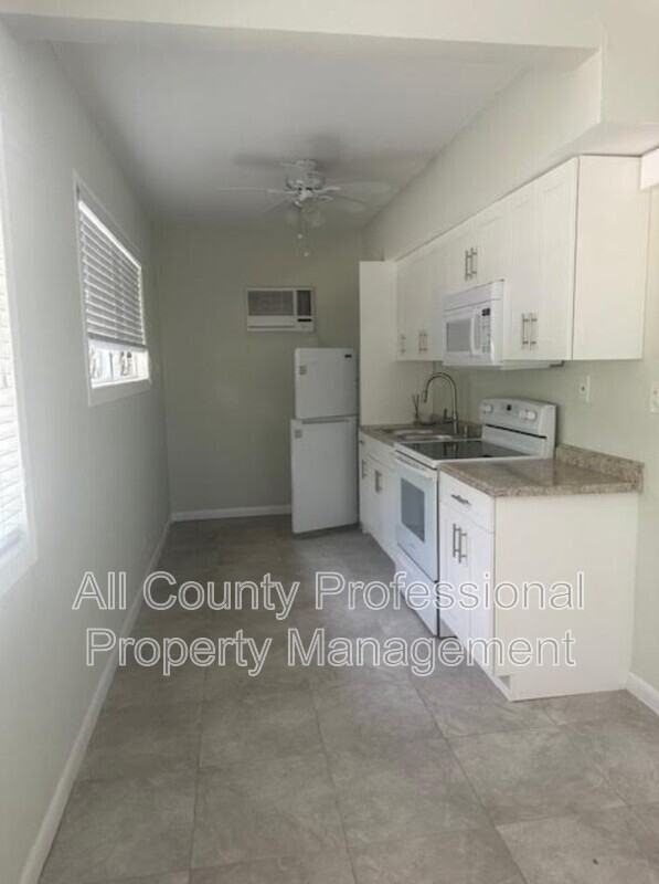 3081 Virginia St - Photo 3 of 11