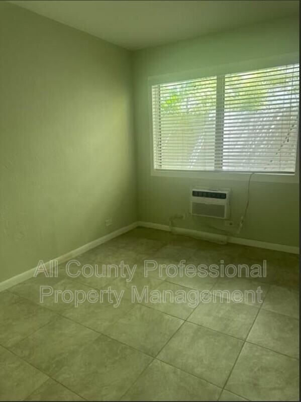 3081 Virginia St - Photo 5 of 11