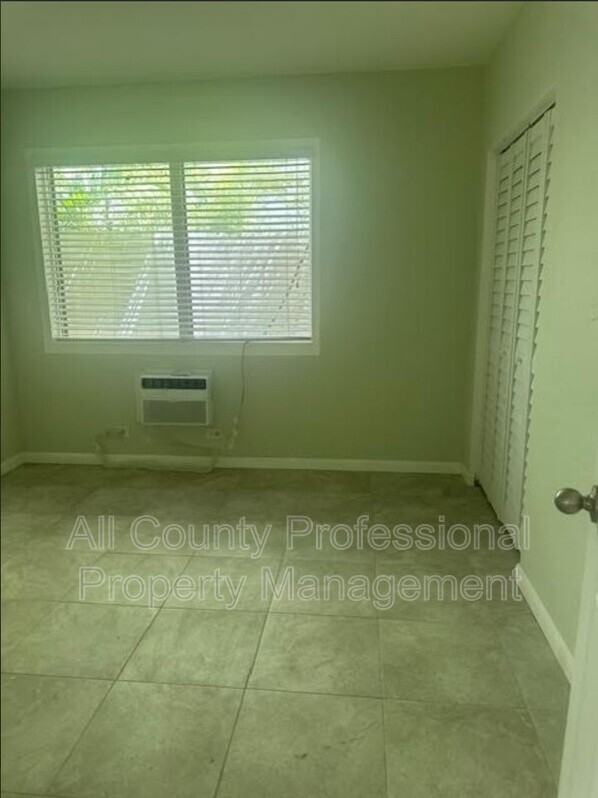 3081 Virginia St - Photo 6 of 11