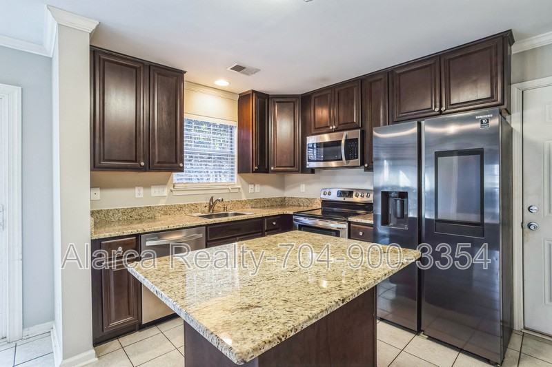 12222 Wickson Ct - Photo 4 of 17