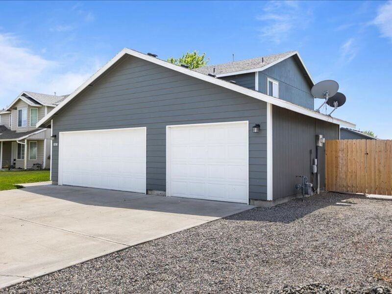 8216 Quatsino Dr - Photo 3 of 27