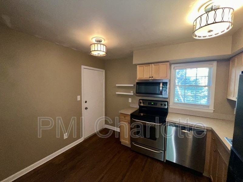 4317 Walker Rd #E - Photo 7 of 15