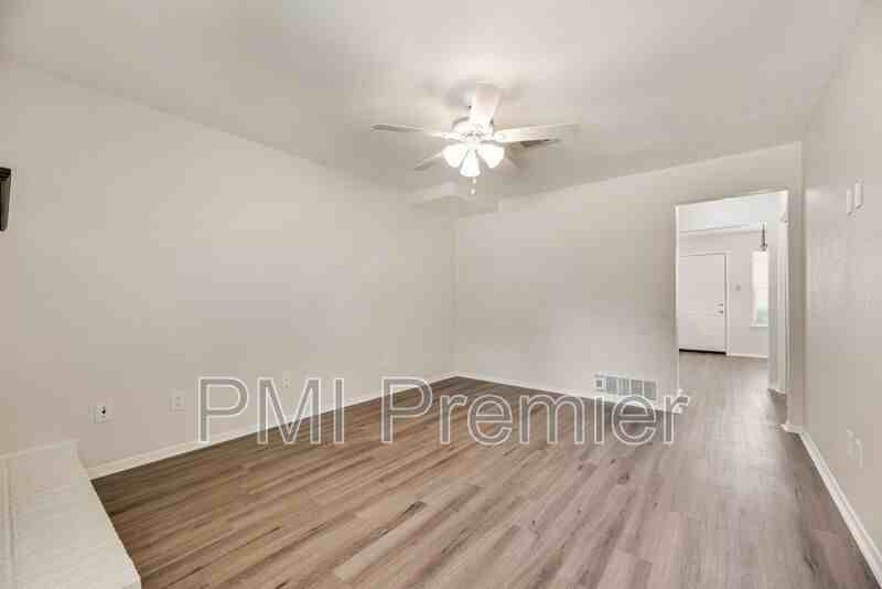 105 Wildwood Ct - Photo 3 of 20